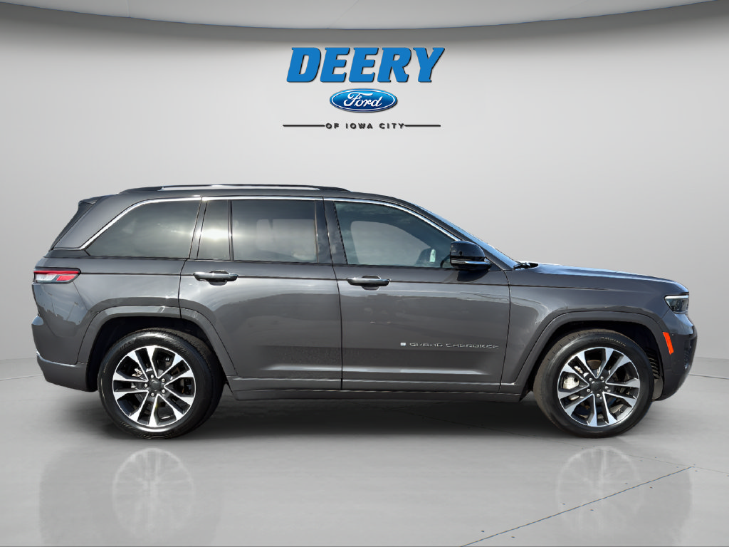 Used 2022 Jeep Grand Cherokee Overland w/ Luxury Tech Group IV AWD/4WD image 14