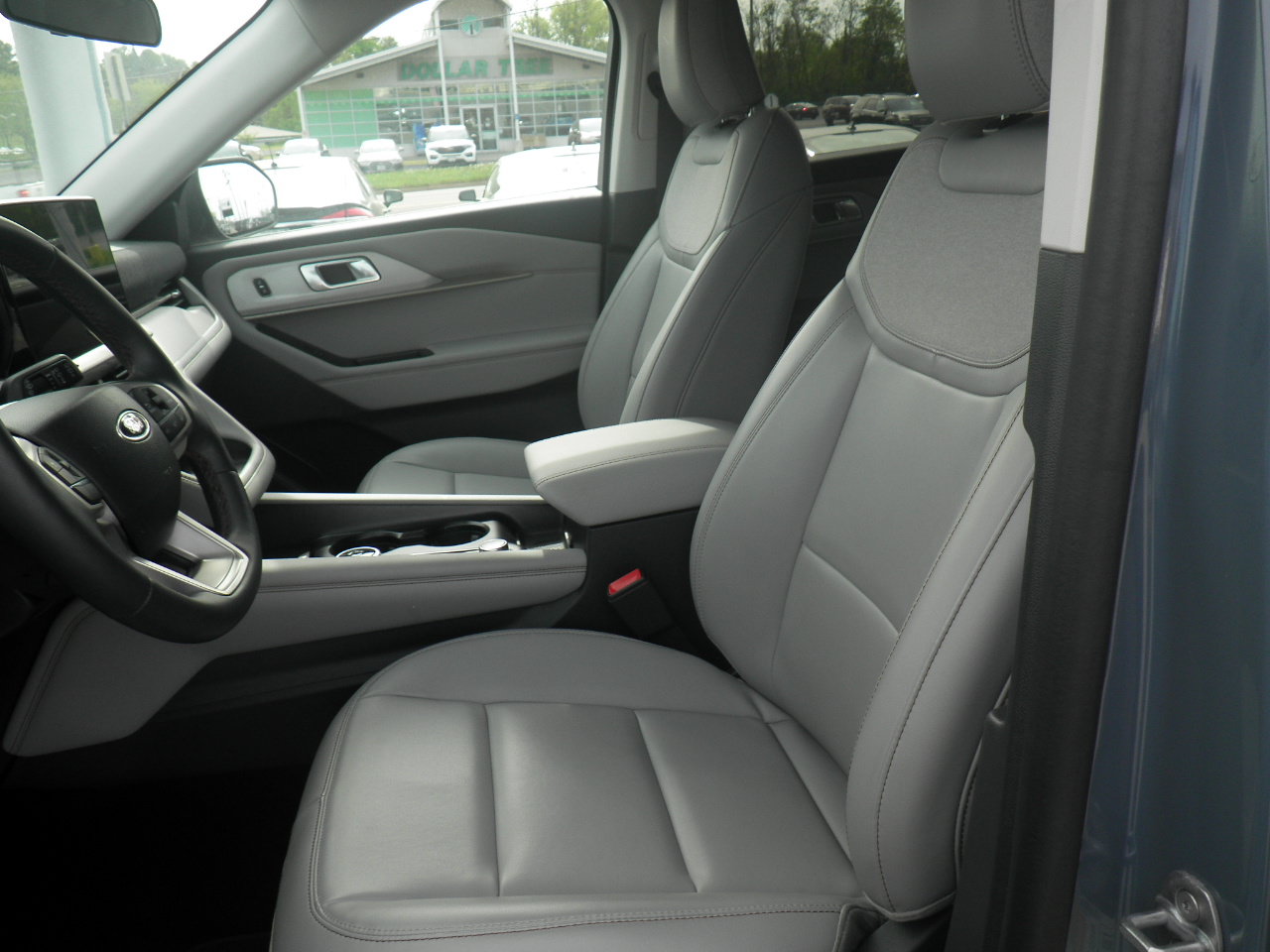 Certified 2025 Ford Explorer Active w/ Active Comfort Package AWD/4WD image 14