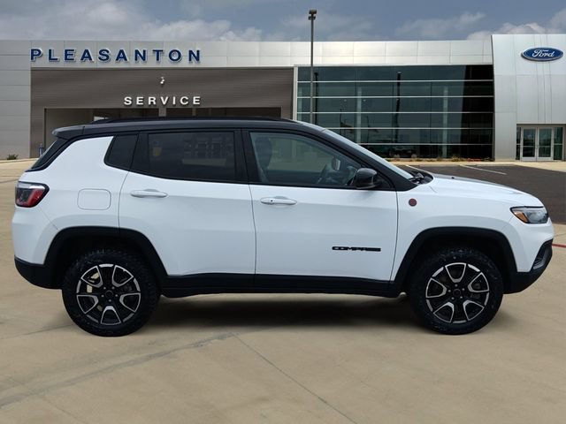 Used 2025 Jeep Compass Trailhawk AWD/4WD image 6