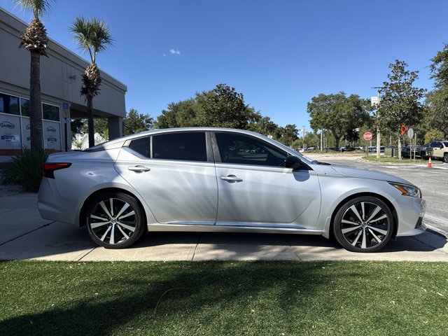Used 2020 Nissan Altima 2.5 SR FWD image 2