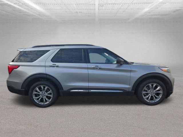Certified 2023 Ford Explorer XLT w/ Equipment Group 202A AWD/4WD image 9