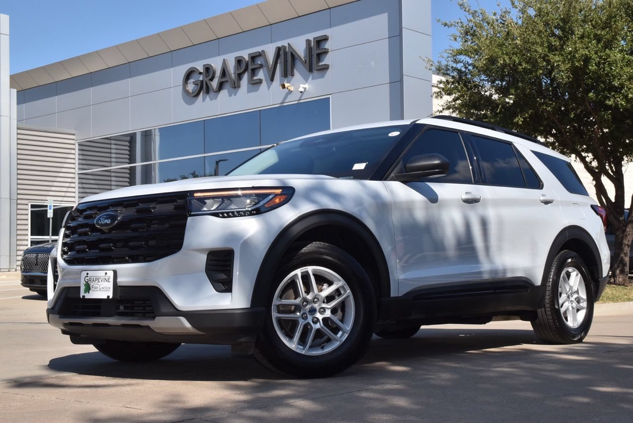 Certified 2026 Ford Explorer Active RWD image 2