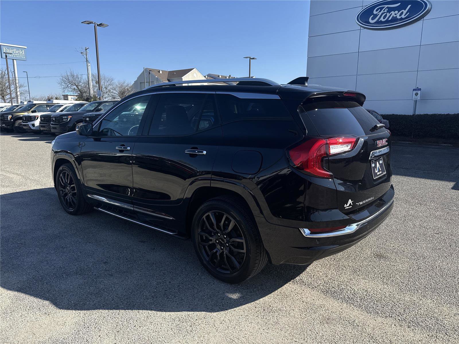 Used 2022 GMC Terrain Denali w/ Black Diamond Edition image 3