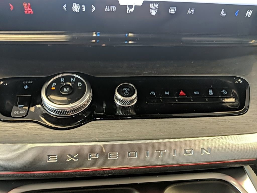 Certified 2025 Ford Expedition Max Platinum image 25