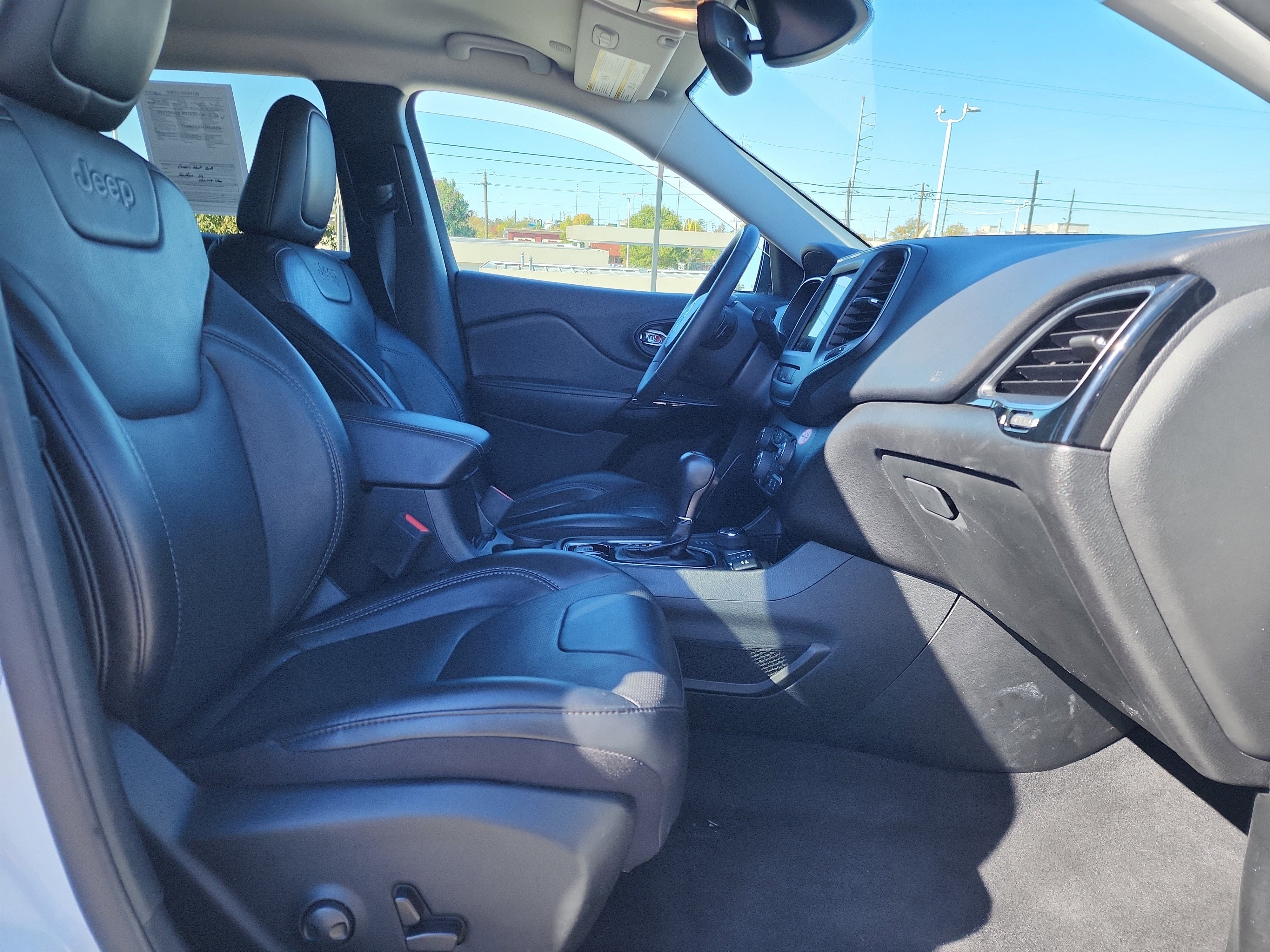 Used 2023 Jeep Cherokee Altitude Lux image 12