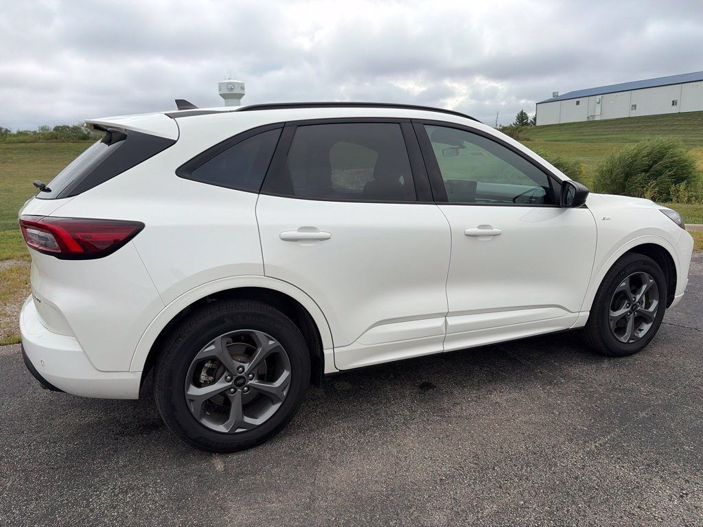 Certified 2024 Ford Escape ST-Line AWD/4WD image 4