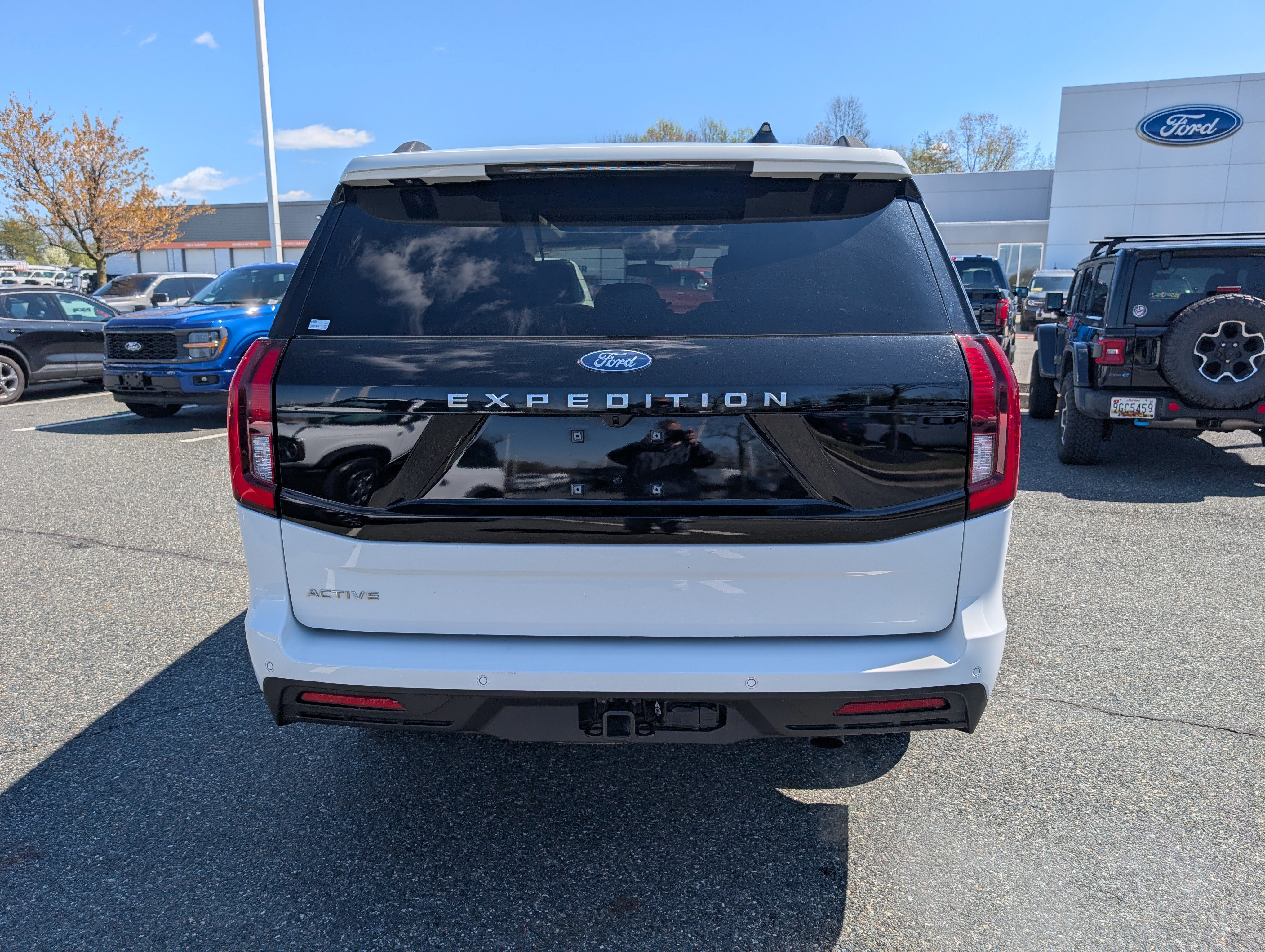 Certified 2025 Ford Expedition Active image 4