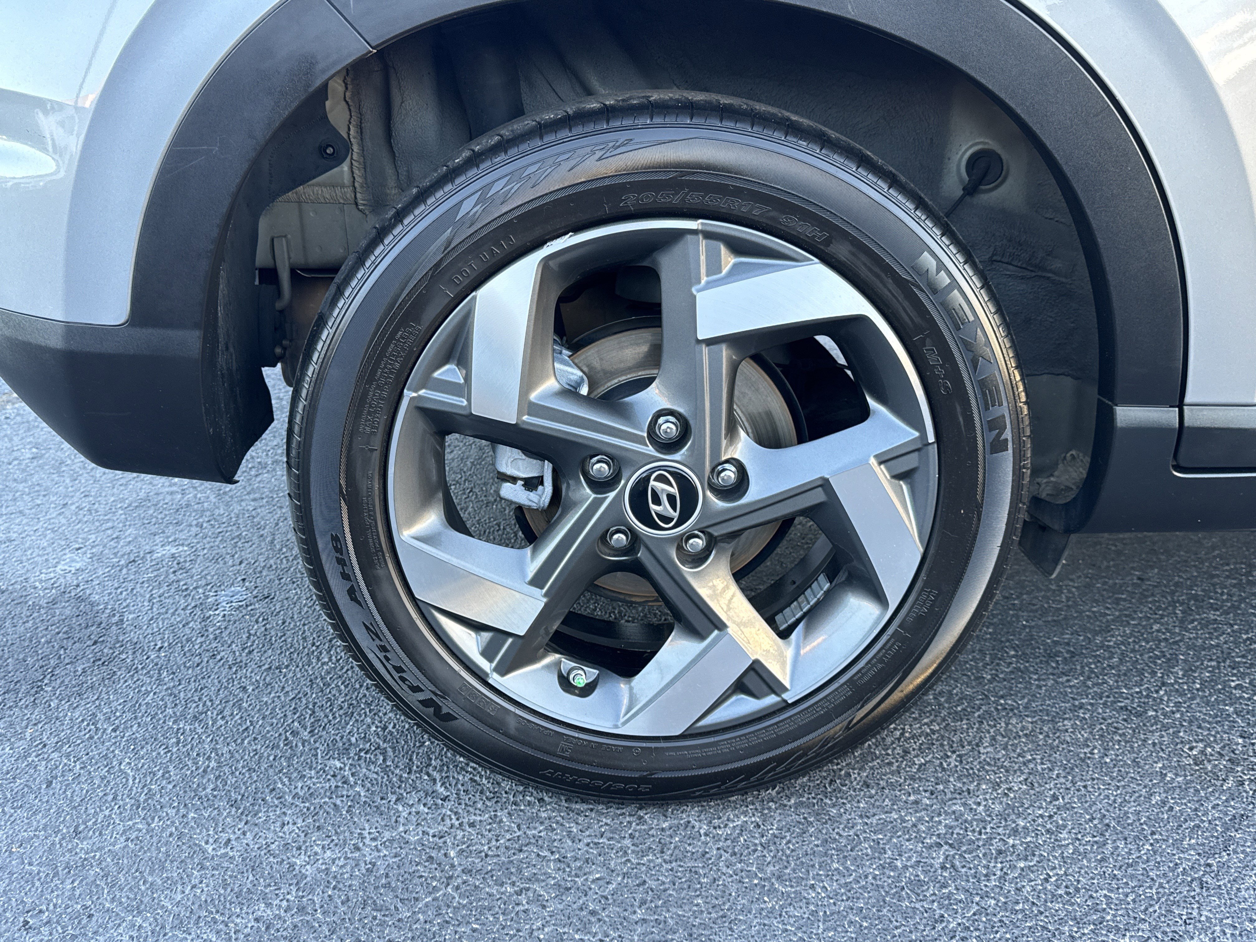 Used 2024 Hyundai Venue SEL image 17