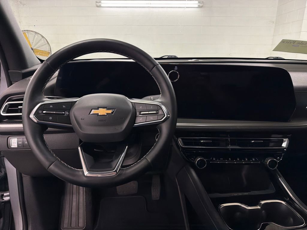 Used 2026 Chevrolet Traverse LT FWD image 9
