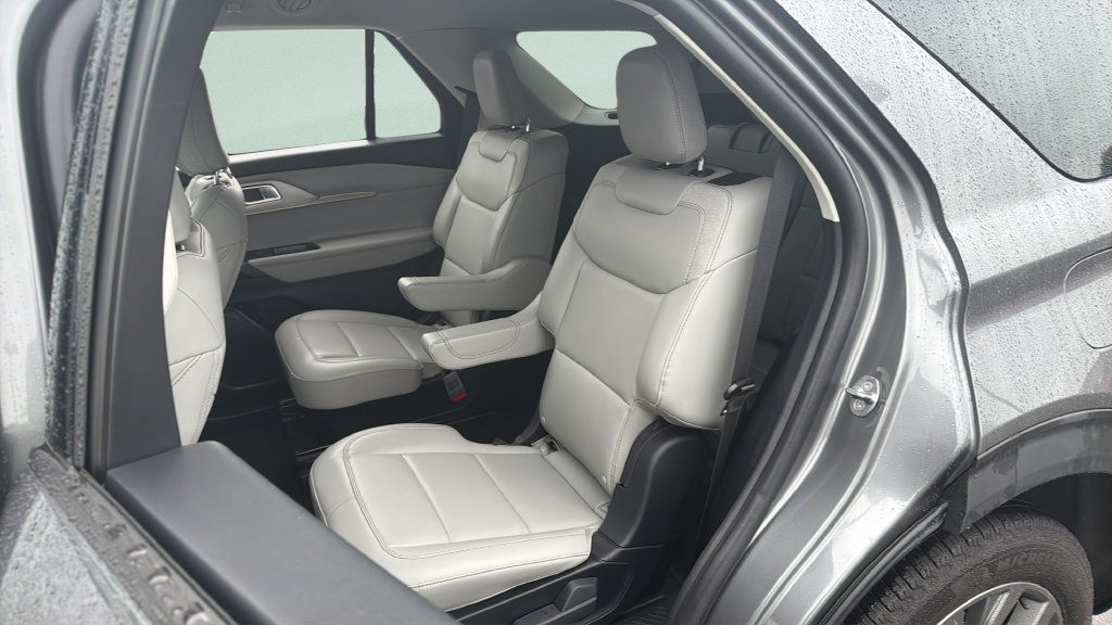 Certified 2025 Ford Explorer Active w/ Active Comfort Package AWD/4WD image 9