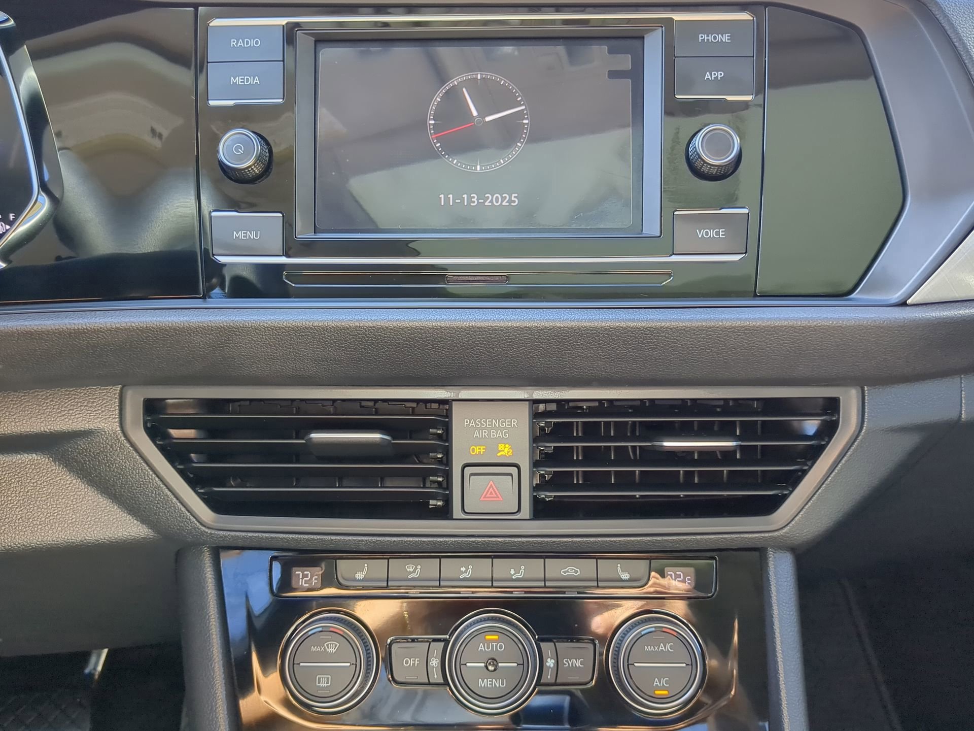 Used 2024 Volkswagen Jetta SE image 50