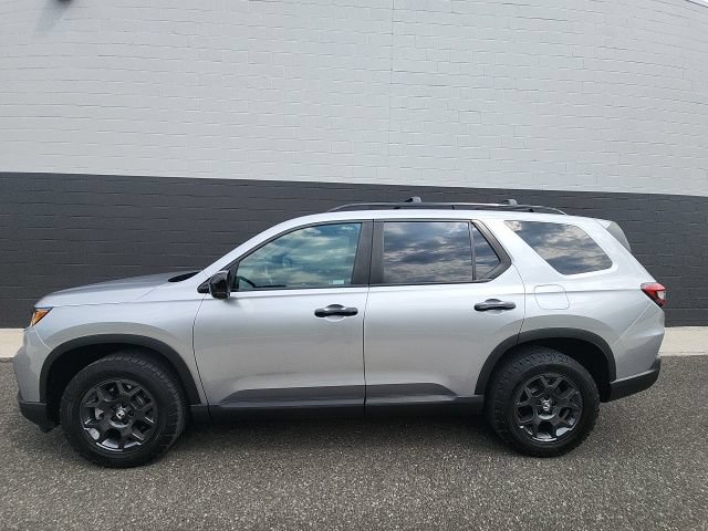 Used 2023 Honda Pilot TrailSport image 3
