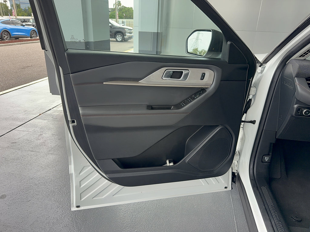 Certified 2025 Ford Explorer Active w/ Active Comfort Package RWD image 8
