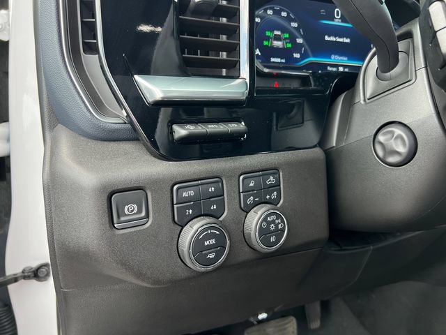 Used 2024 Chevrolet Silverado 1500 High Country w/ Technology Package AWD/4WD image 13