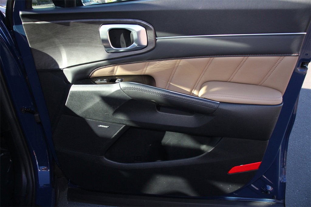 Used 2024 Kia Sorento SX Prestige w/ Olive Brown Leather Package image 29