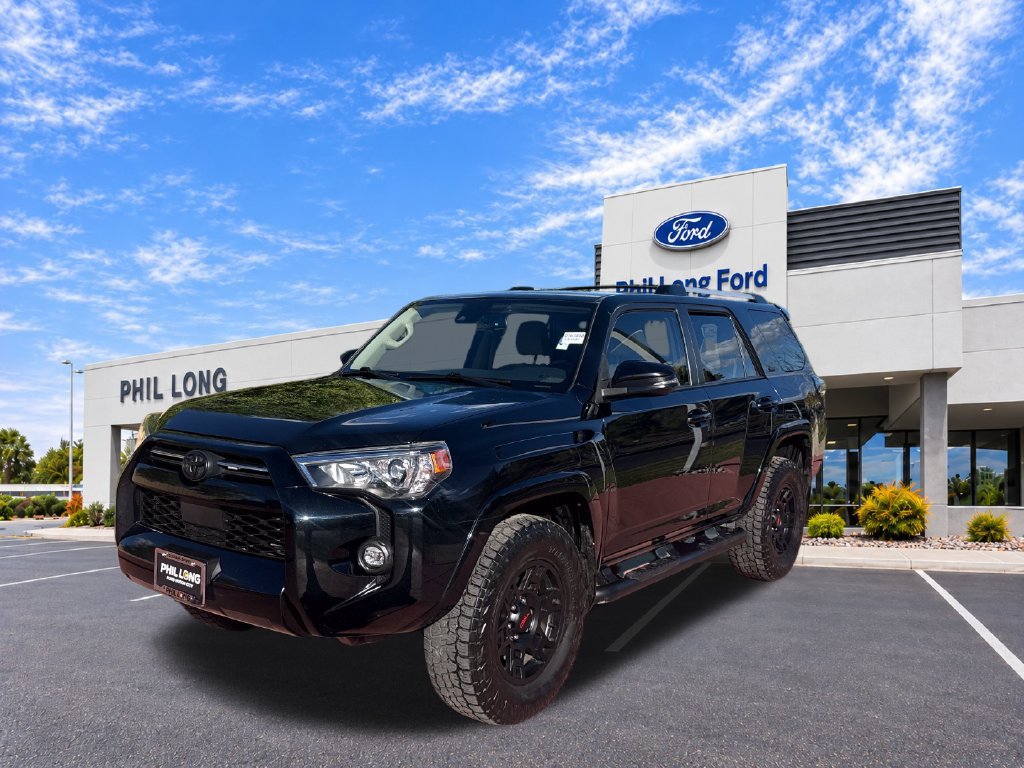 Used 2022 Toyota 4Runner SR5 Premium w/ Moonroof Package AWD/4WD image 4