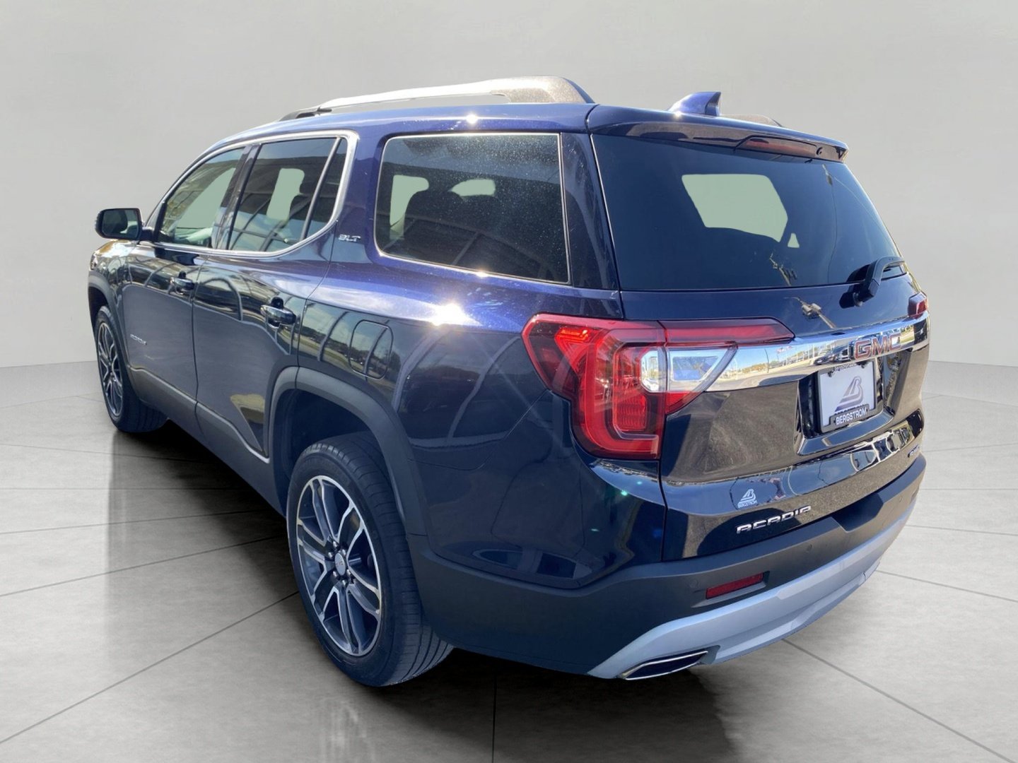 Used 2021 GMC Acadia SLT w/ Preferred Package AWD/4WD image 10