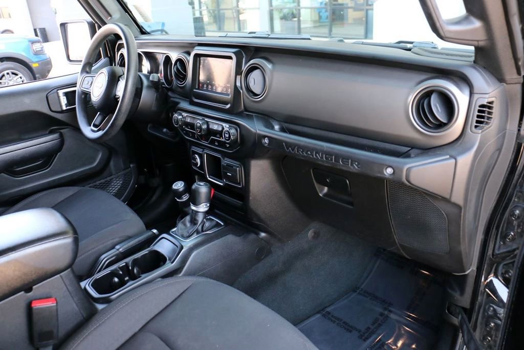 Used 2022 Jeep Wrangler Sport image 27