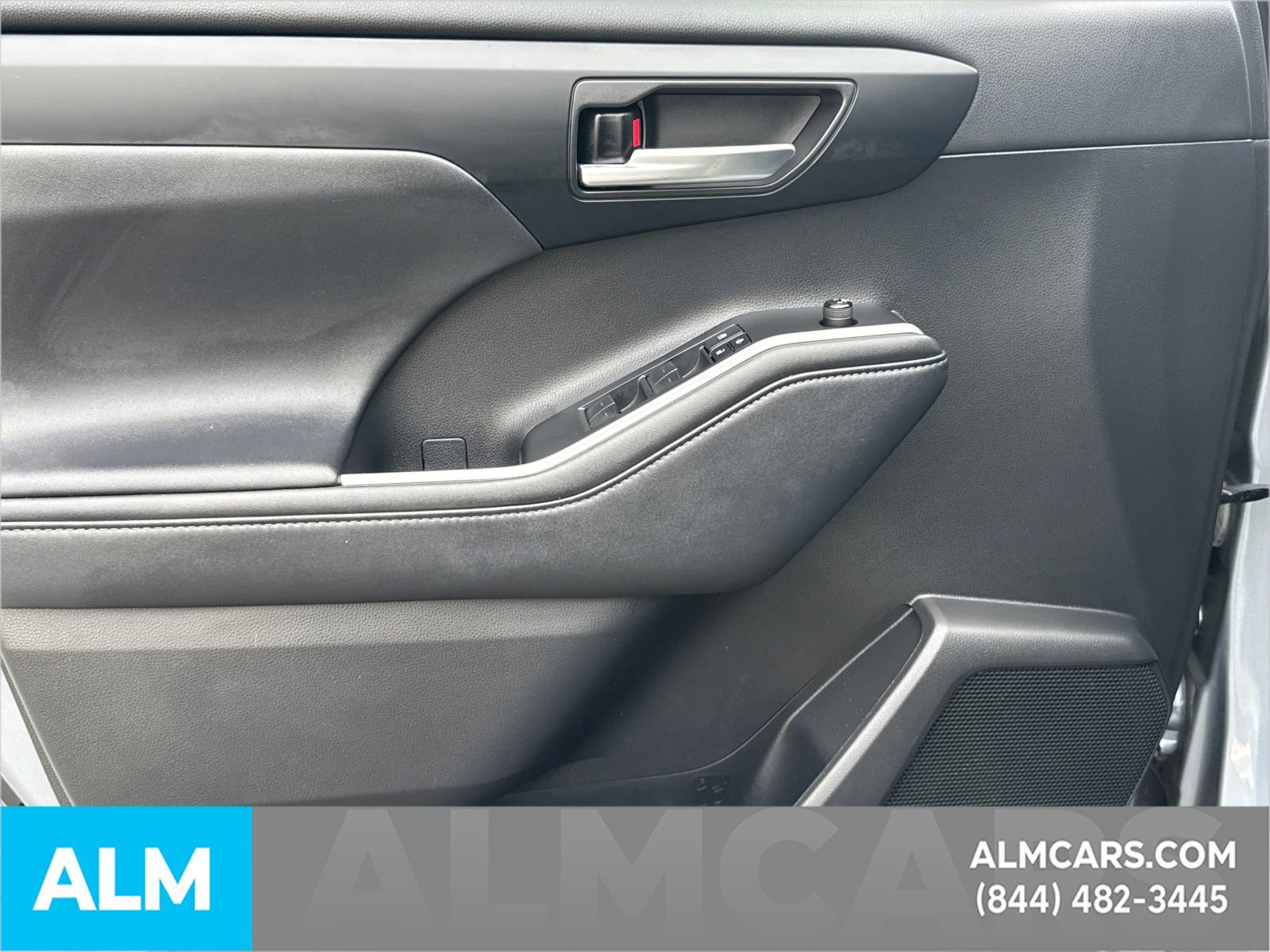 Used 2021 Toyota Highlander XLE image 11