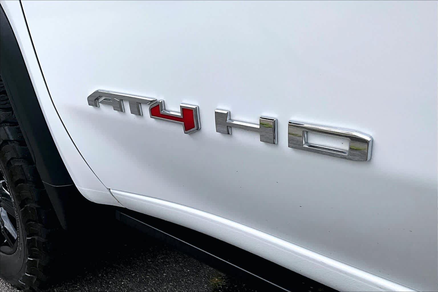 Used 2024 GMC Sierra 2500 AT4 w/ AT4 Premium Plus Package AWD/4WD image 10