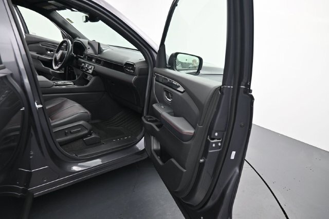 Used 2025 Honda Pilot Black Edition image 14