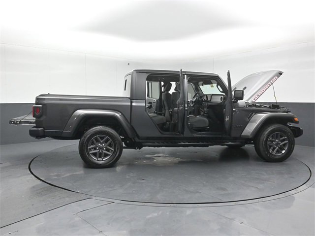 Used 2024 Jeep Gladiator Sport image 59