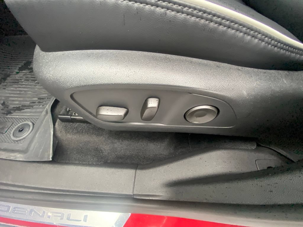 Used 2025 GMC Acadia Denali w/ LPO, Floor Liner Package AWD/4WD image 10