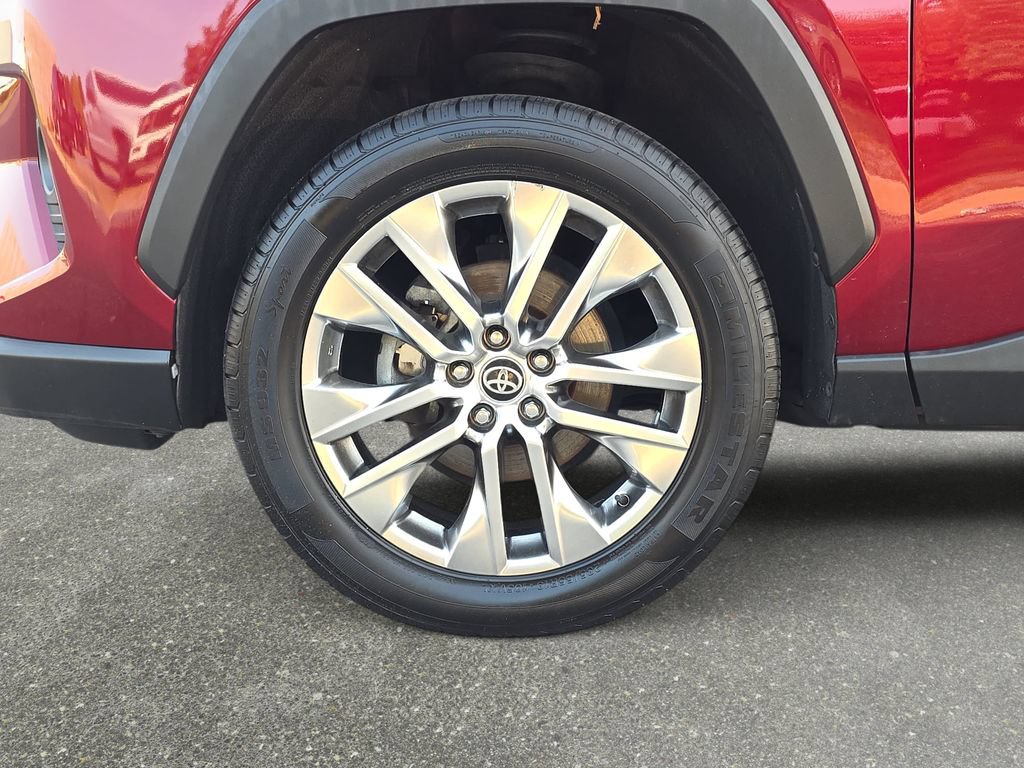 Used 2021 Toyota RAV4 XLE Premium AWD/4WD image 30