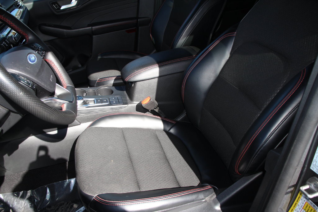 Certified 2025 Ford Escape ST-Line Select AWD/4WD image 23