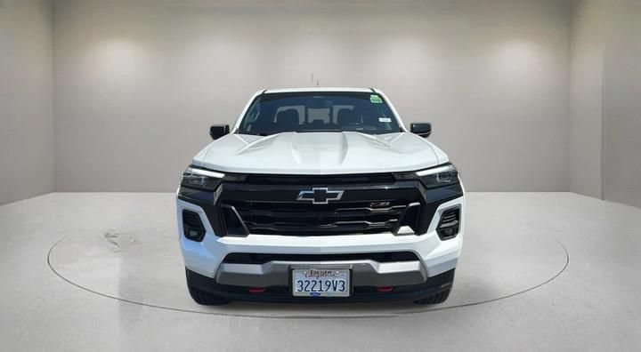Used 2023 Chevrolet Colorado Z71 w/ Z71 Convenience Package 2 AWD/4WD image 2