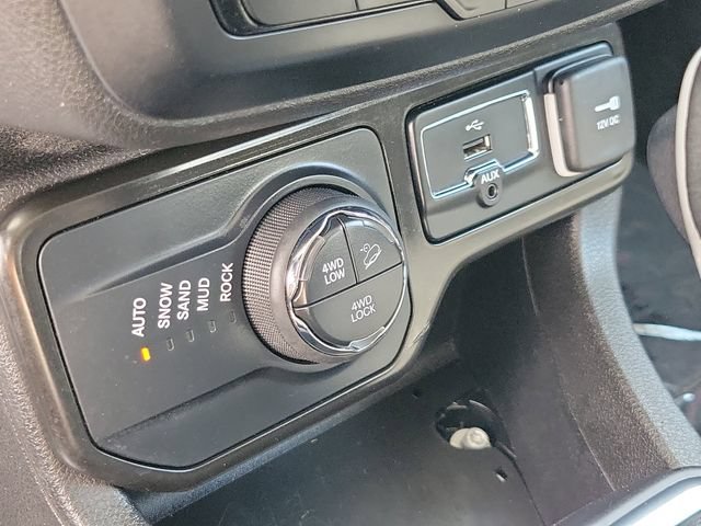 Used 2023 Jeep Renegade Trailhawk AWD/4WD image 34
