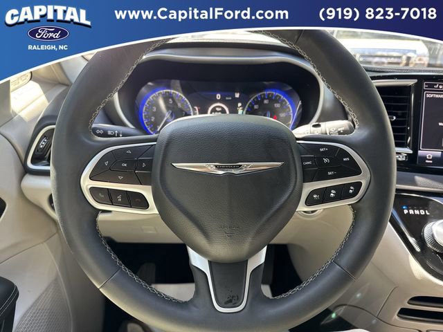 Used 2024 Chrysler Pacifica Touring-L image 30