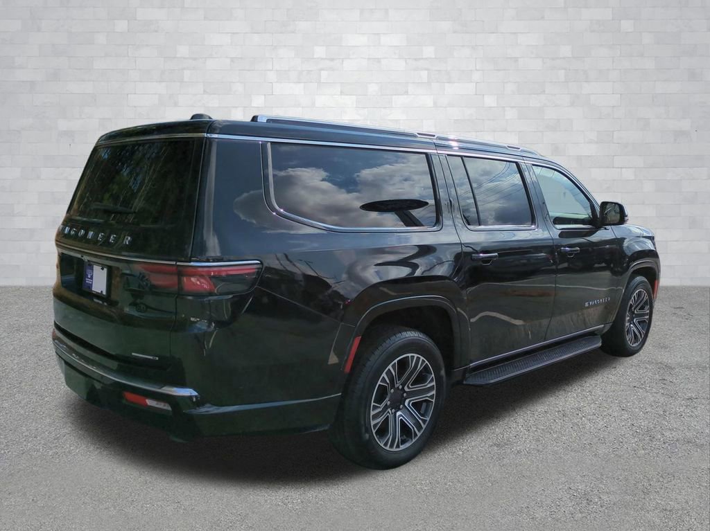 Used 2024 Jeep Wagoneer L Series II w/ Flexible Seating Group image 4