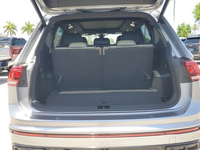 Used 2022 Volkswagen Tiguan SE R-Line image 13