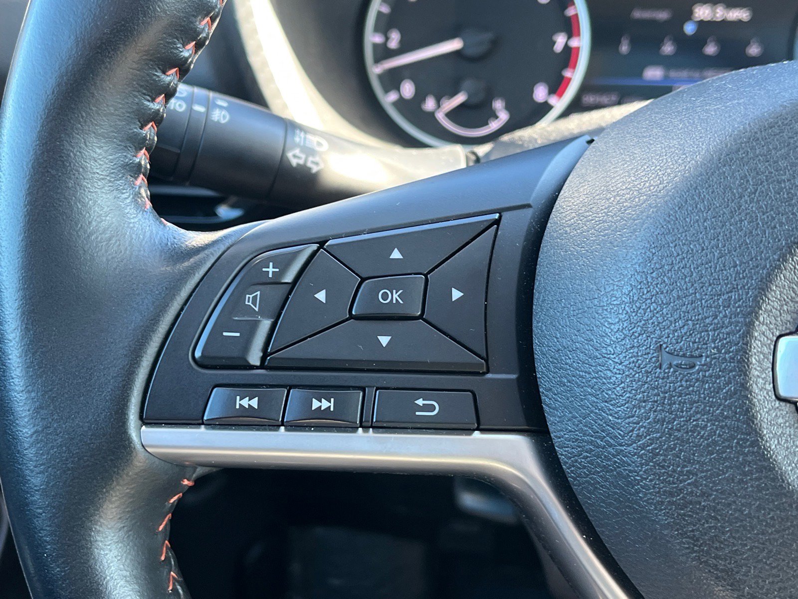 Used 2023 Nissan Sentra SR w/ SR Premium Package image 16