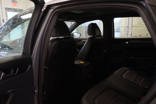 Used 2021 Volkswagen Passat 2.0T R-Line image 28