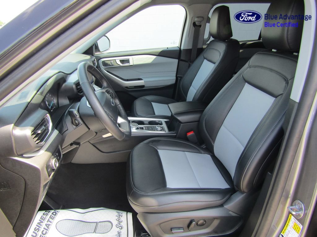 Certified 2024 Ford Explorer XLT w/ Equipment Group 202A AWD/4WD image 3