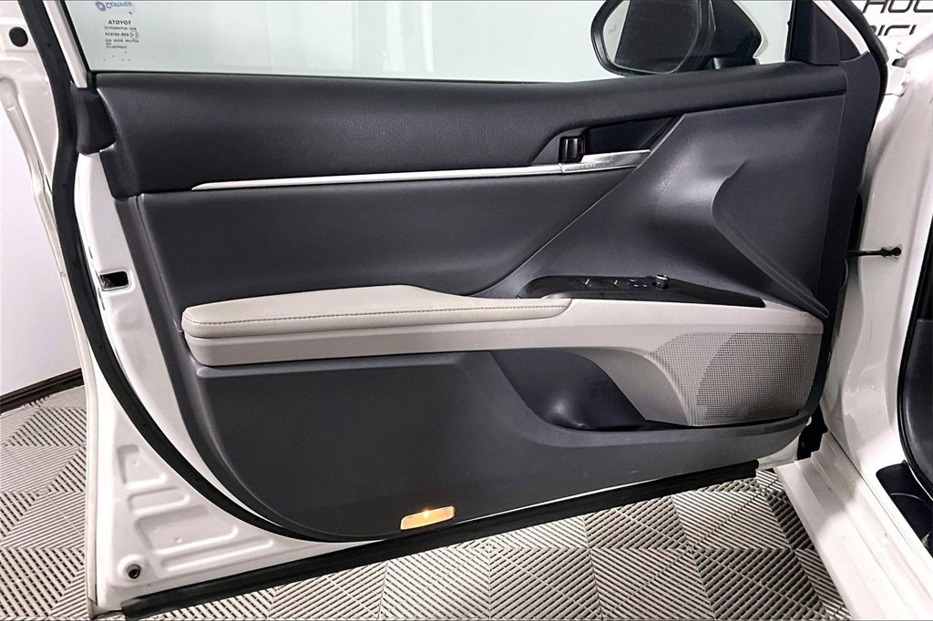 Used 2021 Toyota Camry XLE image 18