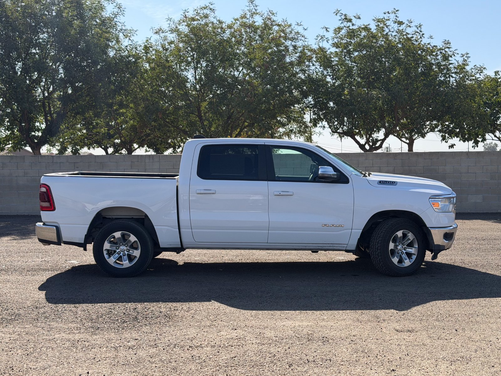 Used 2024 RAM 1500 Laramie AWD/4WD image 2