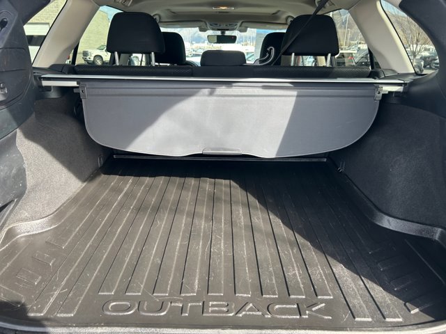 Used 2017 Subaru Outback 2.5i Premium image 18