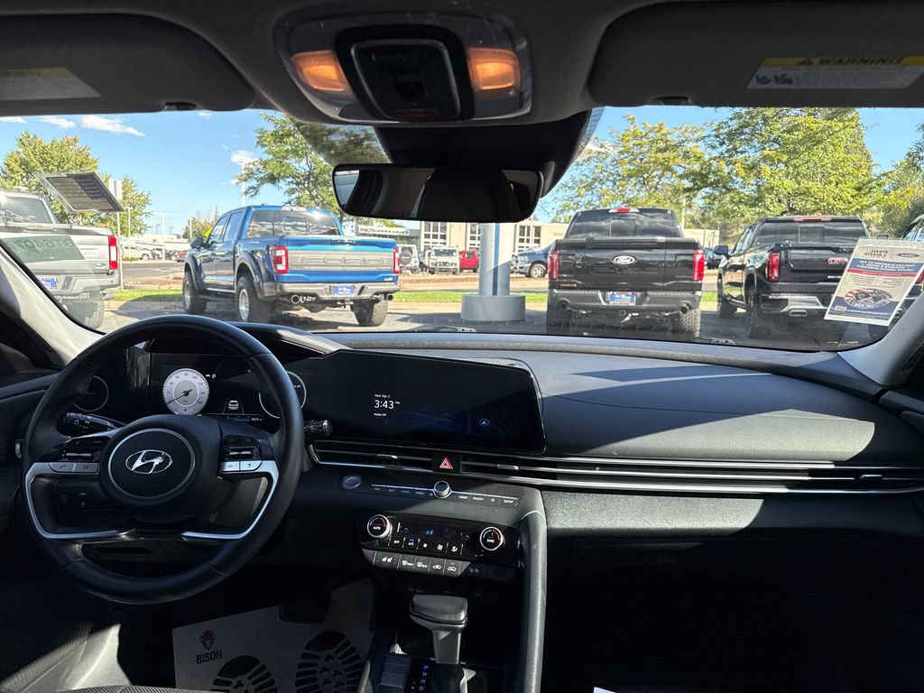 Used 2023 Hyundai Elantra Limited FWD image 28