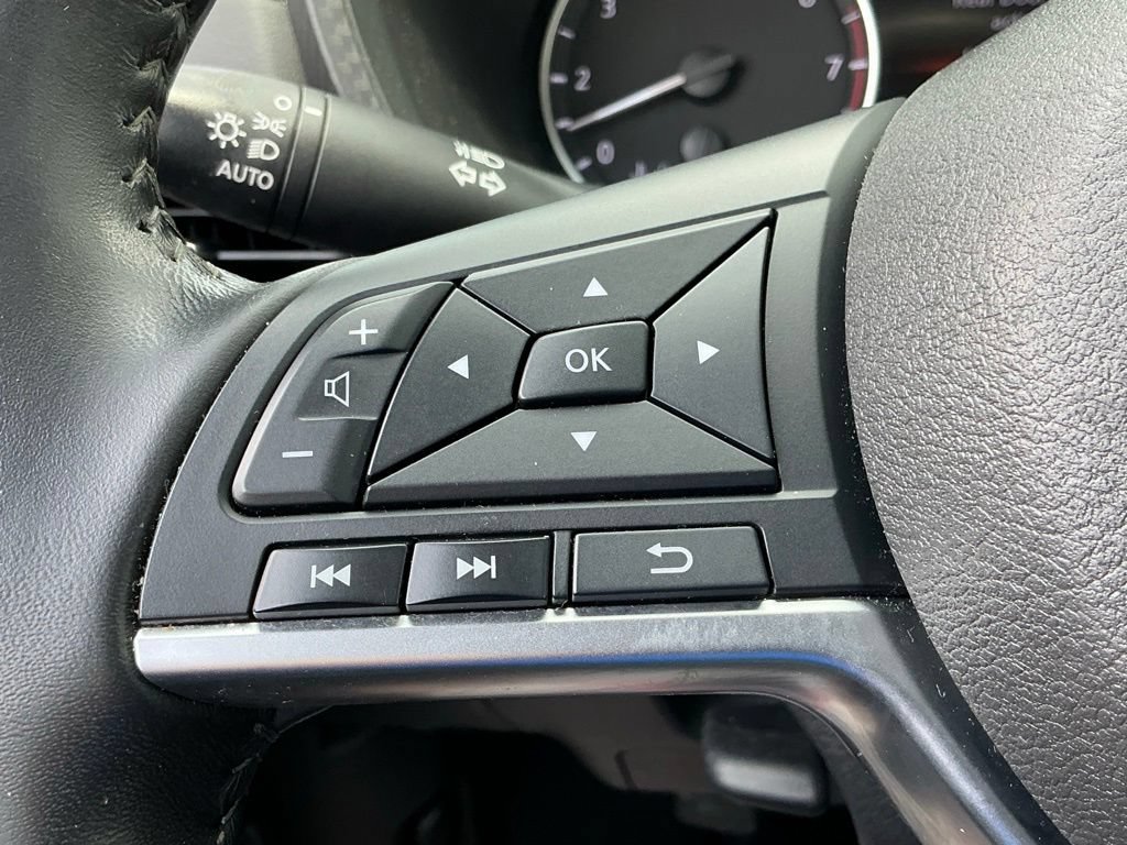 Used 2021 Nissan Sentra SV FWD image 32