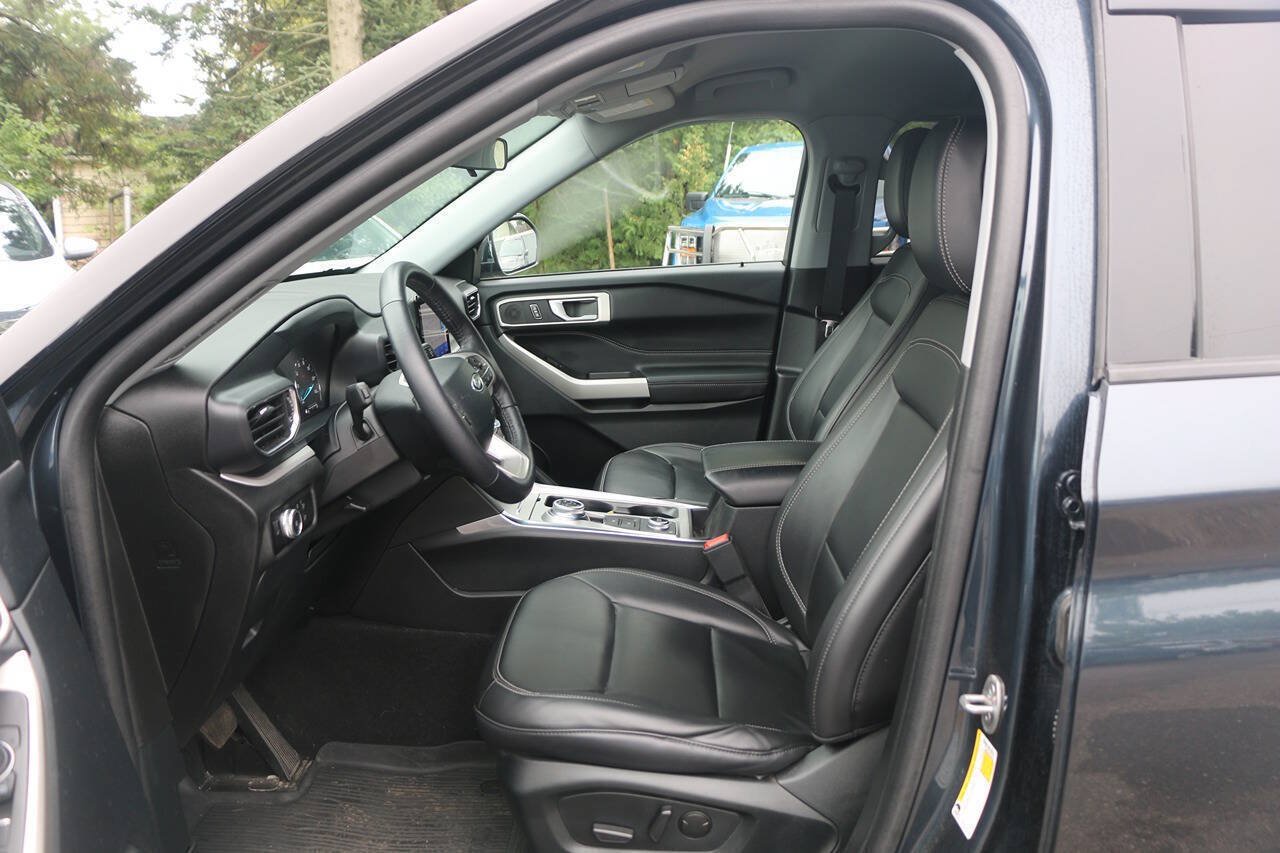 Certified 2023 Ford Explorer XLT w/ Equipment Group 202A AWD/4WD image 29