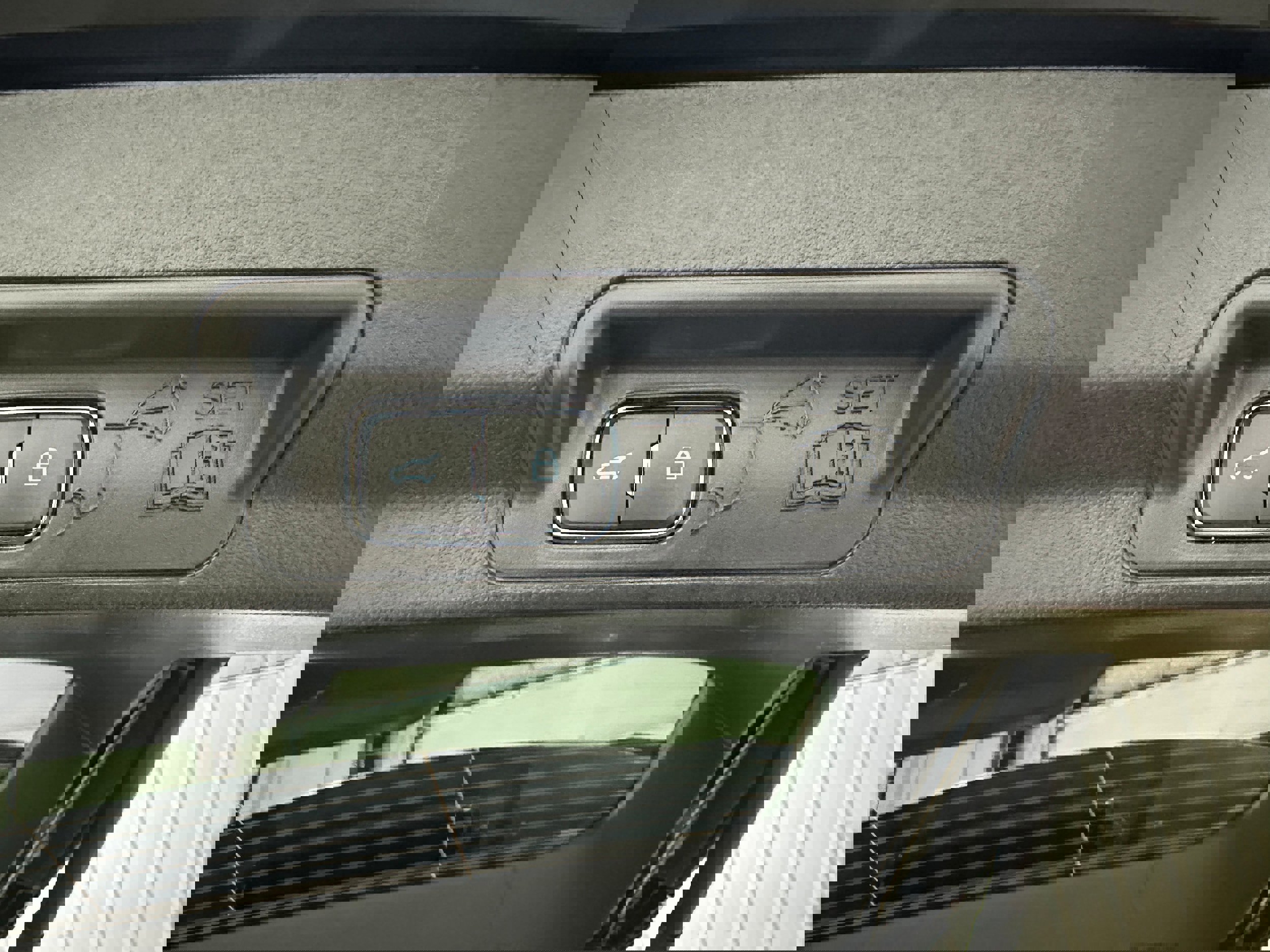 Certified 2025 Ford Explorer ST-Line image 31