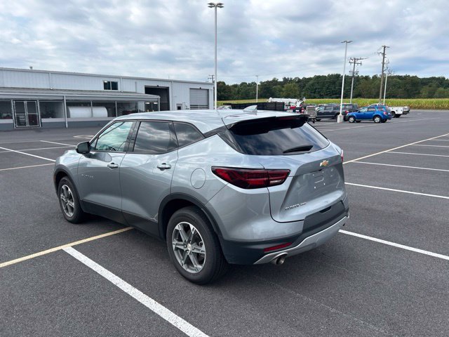Used 2025 Chevrolet Blazer LT AWD/4WD image 3