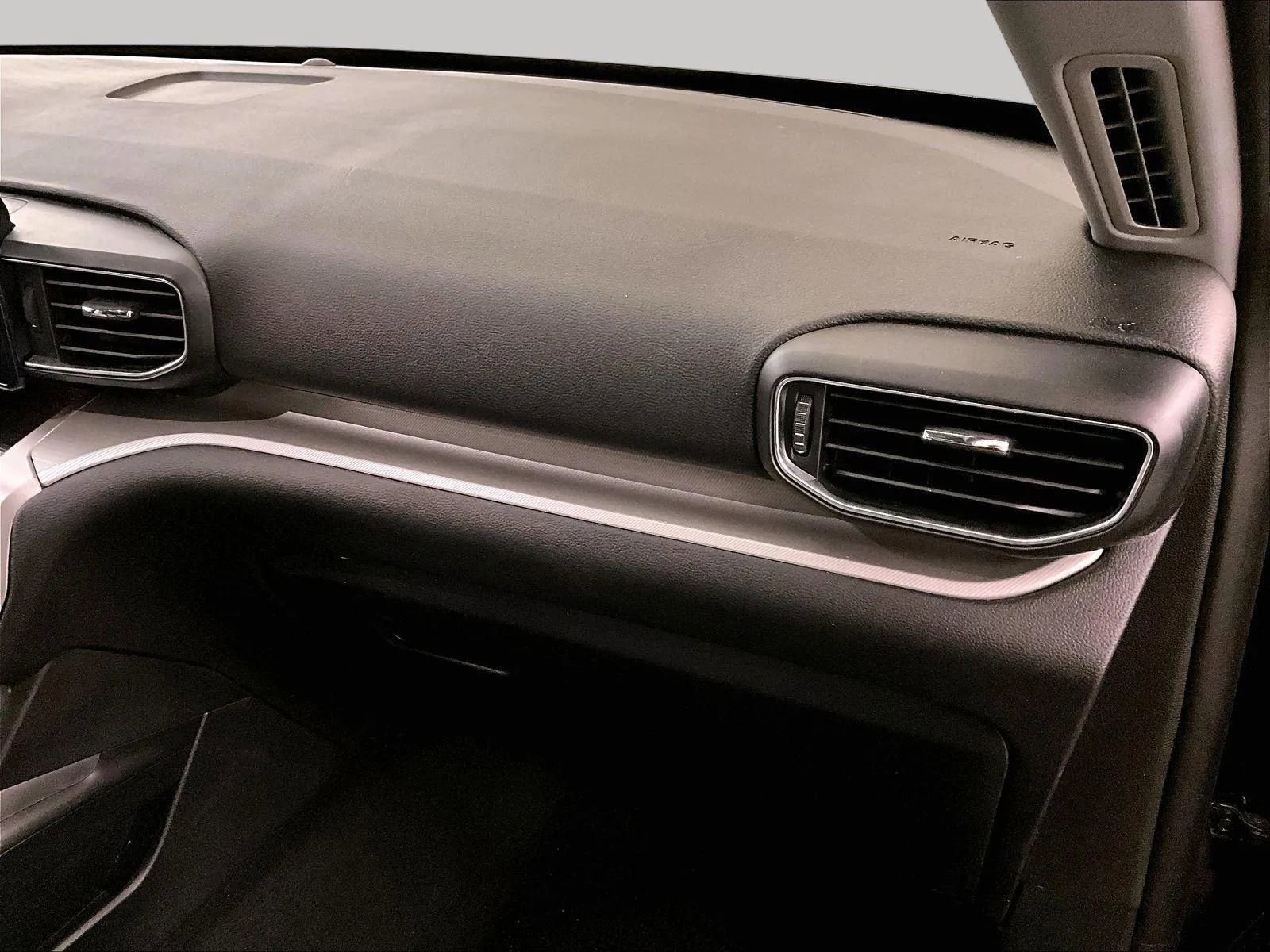 Certified 2021 Ford Explorer XLT w/ Equipment Group 202A image 15