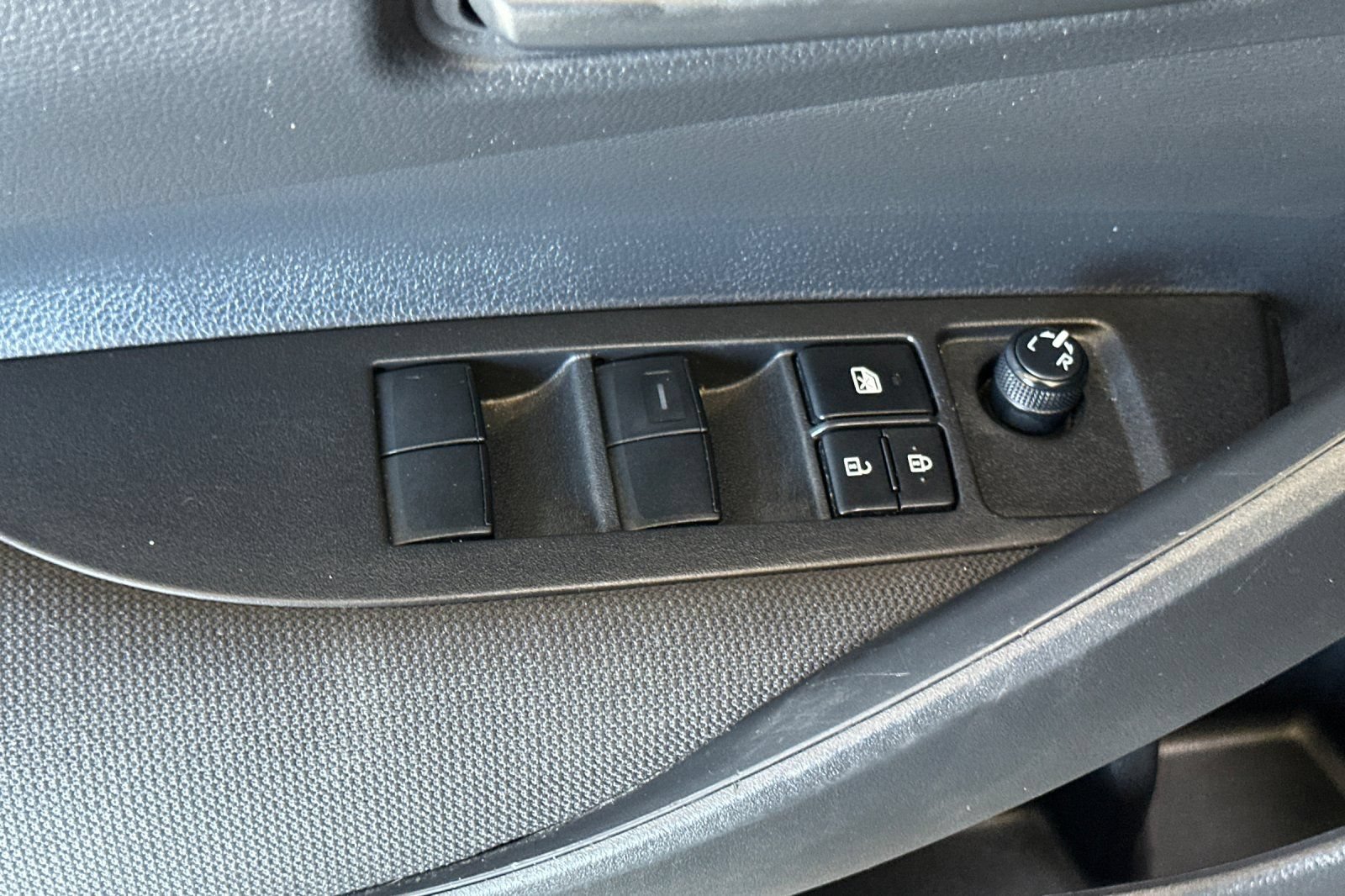 Used 2024 Toyota Corolla LE w/ LE Convenience Package FWD image 11