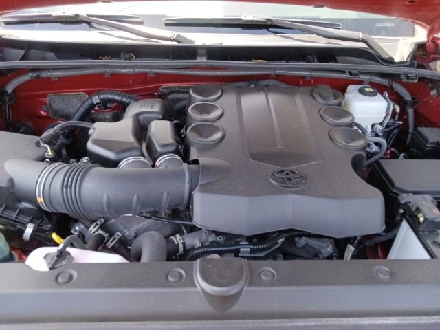 Used 2024 Toyota 4Runner SR5 AWD/4WD image 33