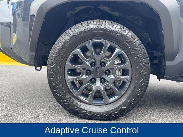 Used 2025 Toyota 4Runner SR5 AWD/4WD image 5
