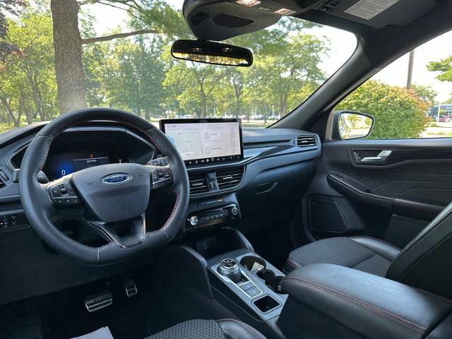 Certified 2023 Ford Escape ST-Line w/ Tech Pack #1 AWD/4WD image 3